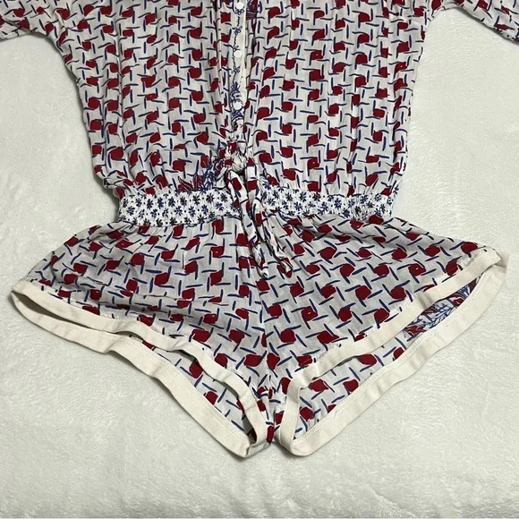 Poupette St Barth Size 0 3/4 sleeve romperwhite blue floral print